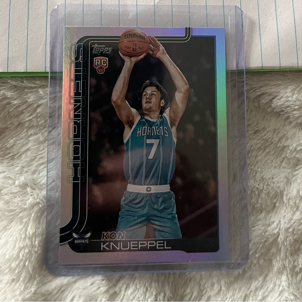 2025-26 Topps - Kon Knueppel #204 Rainbow Foilboard (RC)